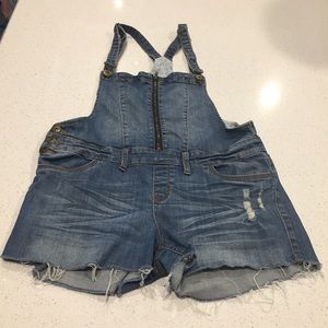 Short overalls